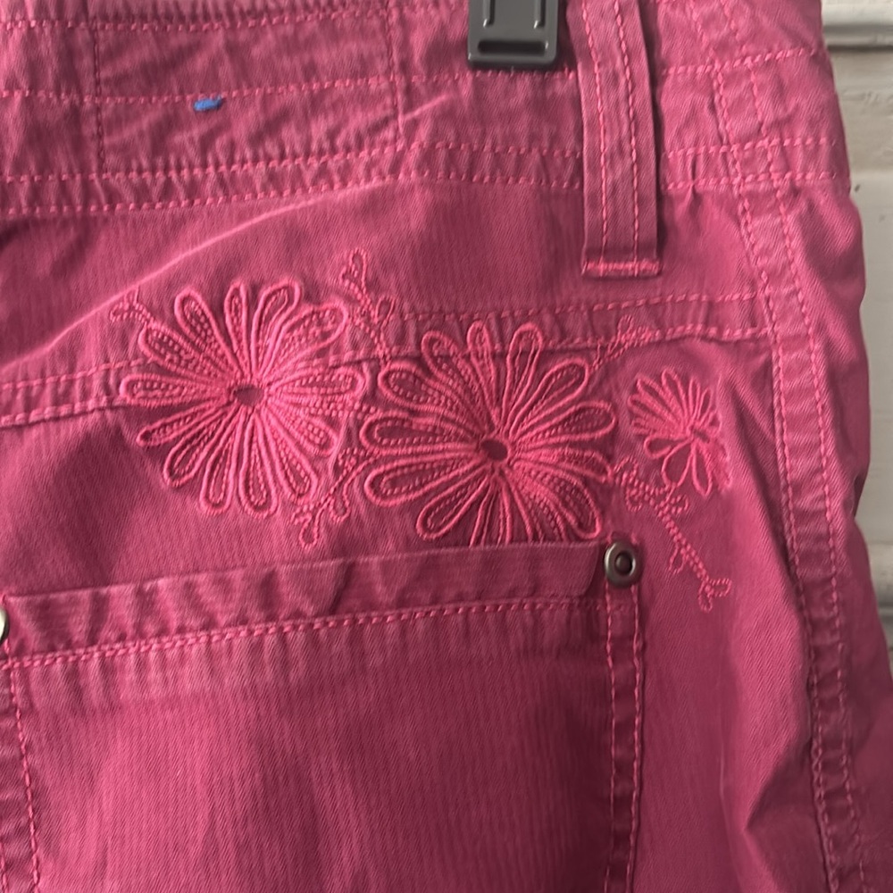Kuhl Mountain Culture Raspberry Capri Pants size 10 - Picture 3 of 8